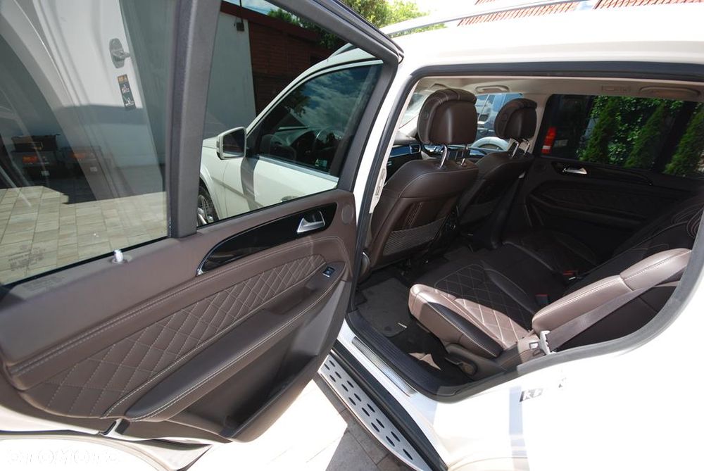 Mercedes-Benz GLS - 12