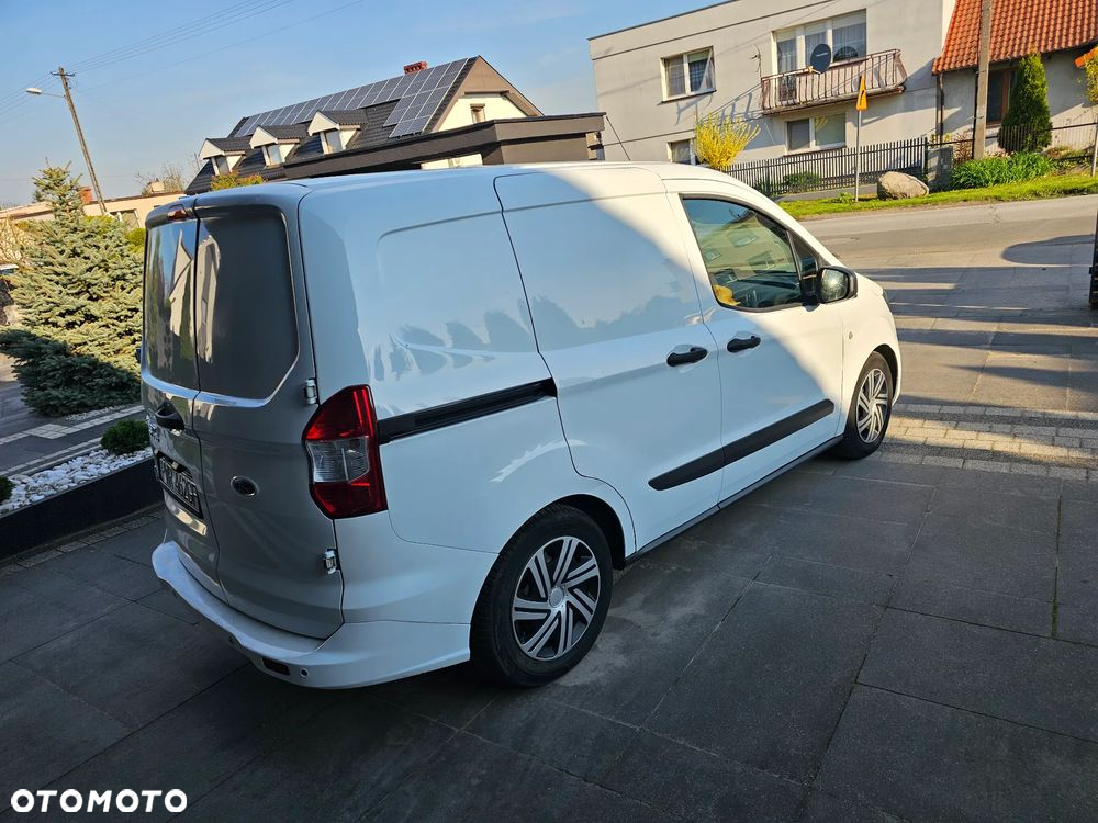 Ford Transit Courier - 4