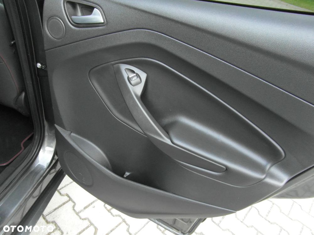 Ford Kuga 2.0 TDCi 4x4 ST-Line - 31