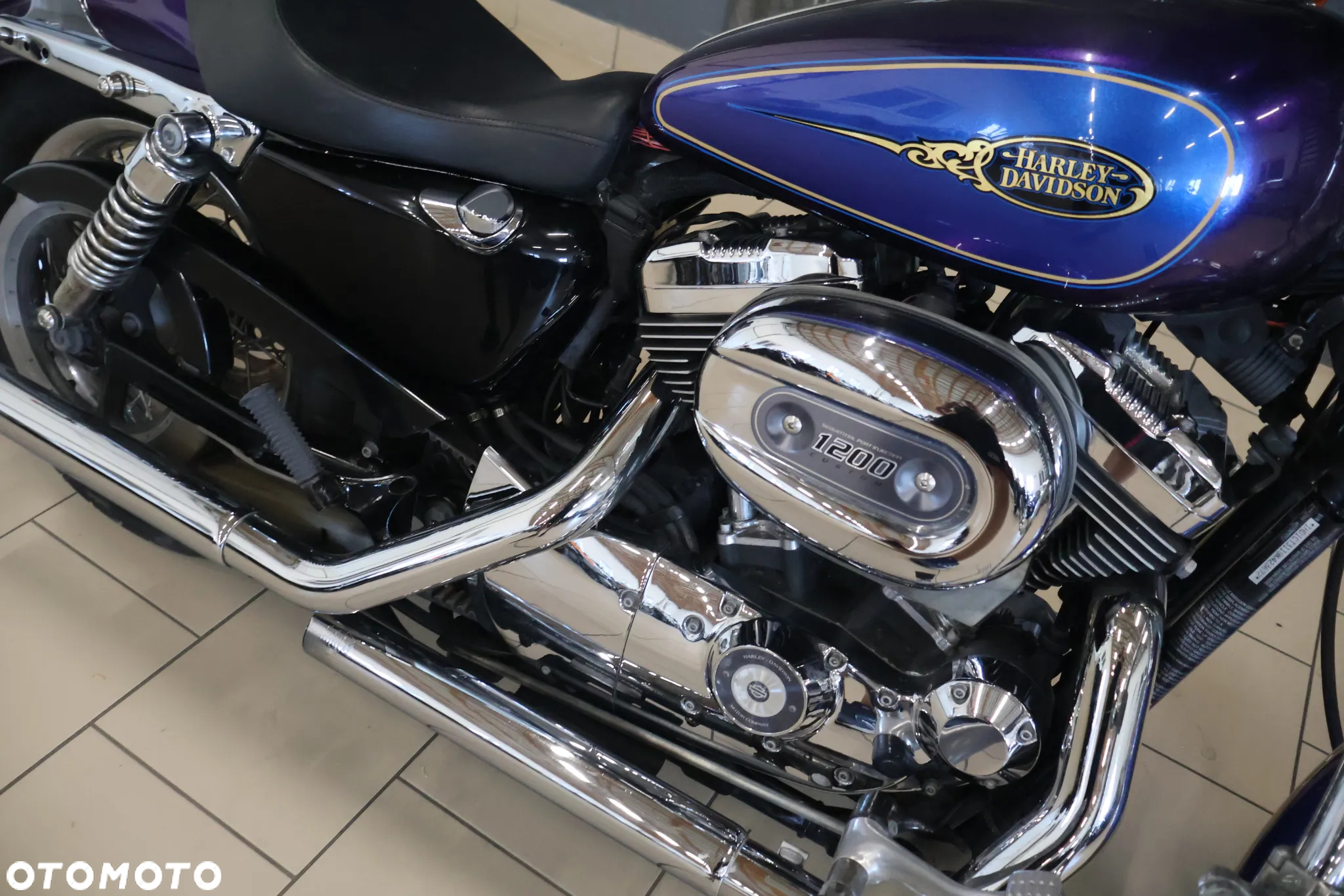 Harley-Davidson Sportster Custom 1200C - 11