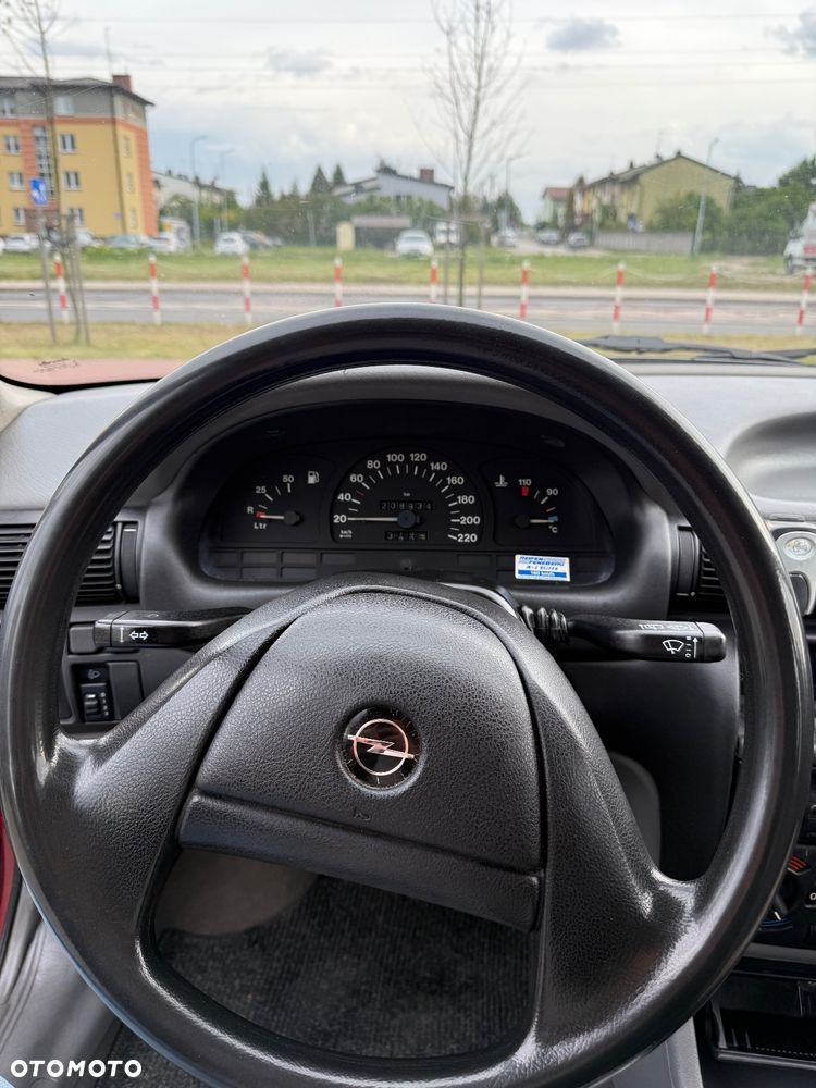 Opel Astra 1.6 GL - 10