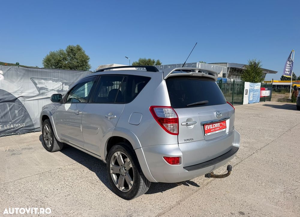Toyota RAV4 2.2L D-CAT A/T Luxury - 8