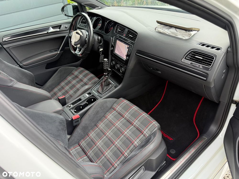 Volkswagen Golf GTI Performance BlueMotion Technology DSG - 31