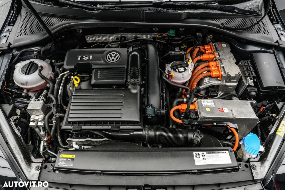 Volkswagen Golf - 25