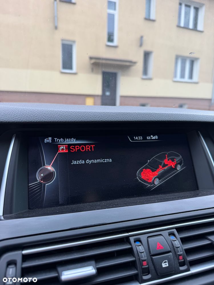BMW Seria 5 525d xDrive - 23