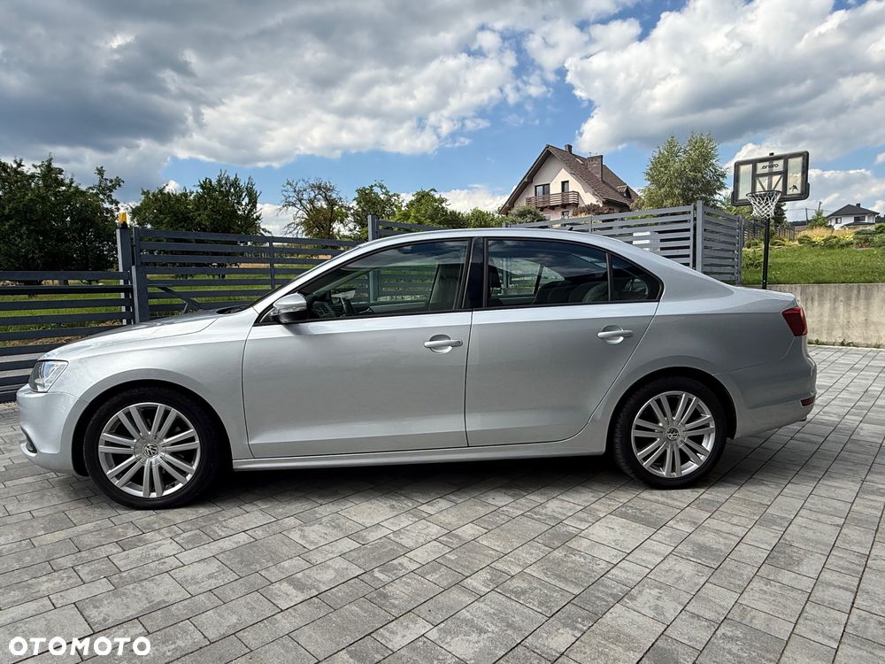 Volkswagen Jetta - 1
