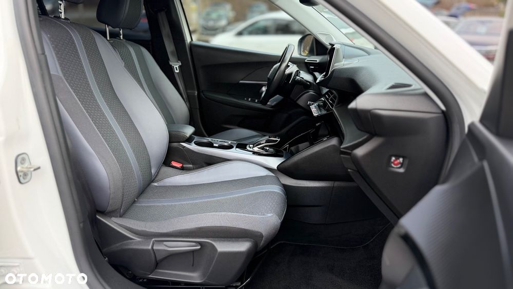 Peugeot 2008 PureTech 130 EAT8 GT - 16