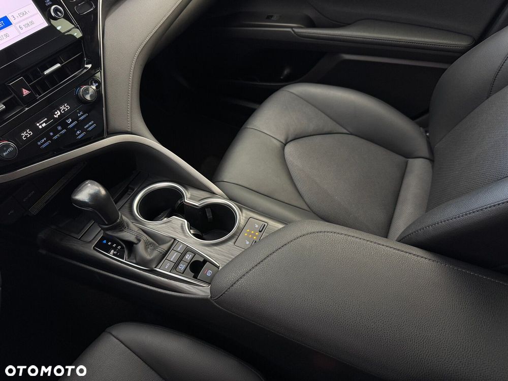Toyota Camry 2.5 Hybrid Executive CVT - 25