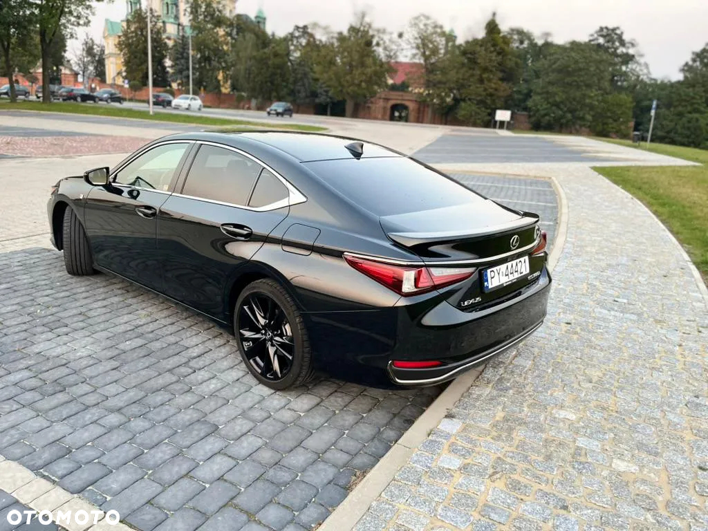 Lexus ES 300h F Sport Edition - 10