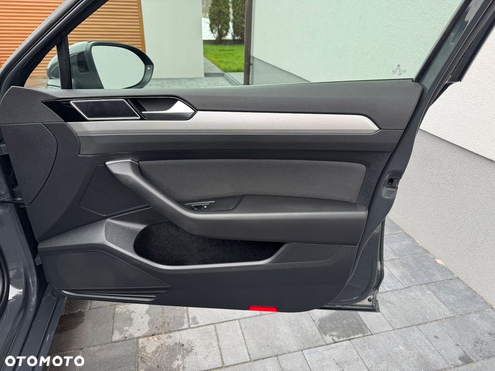 Volkswagen Passat Variant 2.0 TDI SCR DSG 4Motion Elegance - 26