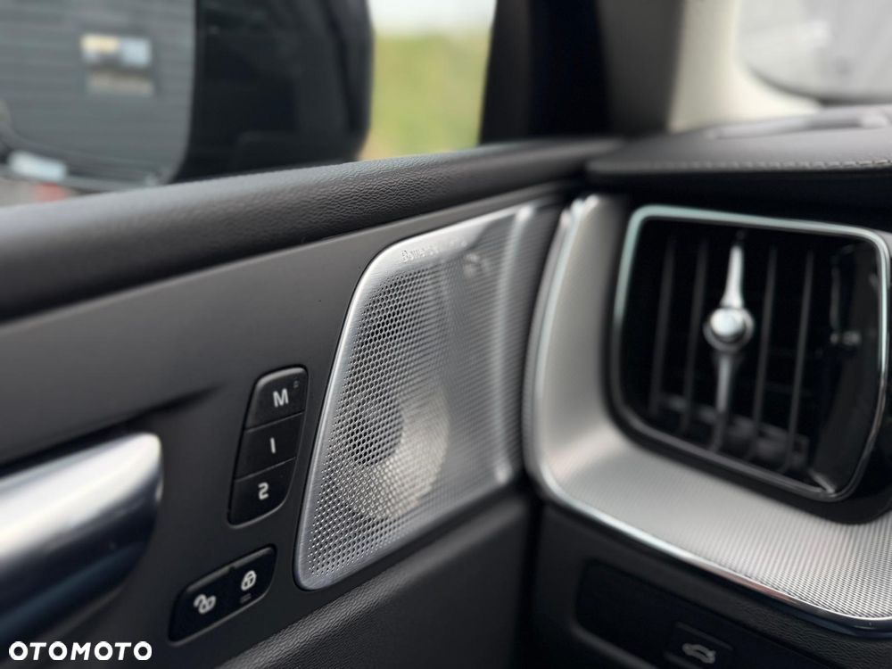 Volvo XC 60 B5 B AWD Ultimate Dark - 33