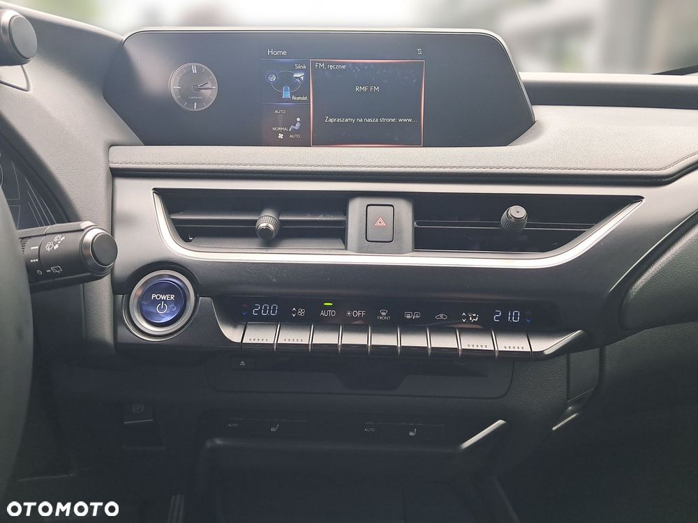 Lexus UX - 18