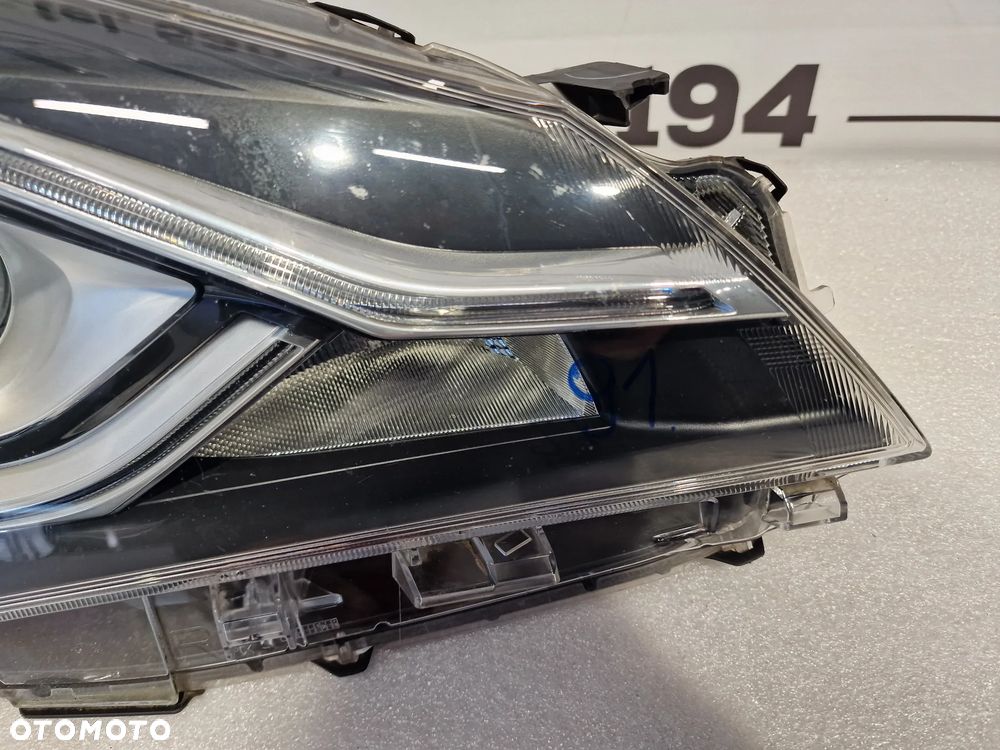 TOYOTA YARIS 3 III LIFT PRAWA LAMPA PRZEDNIA PRZÓD , SOCZEWKA , NR AUKCJI LPP91 - 10