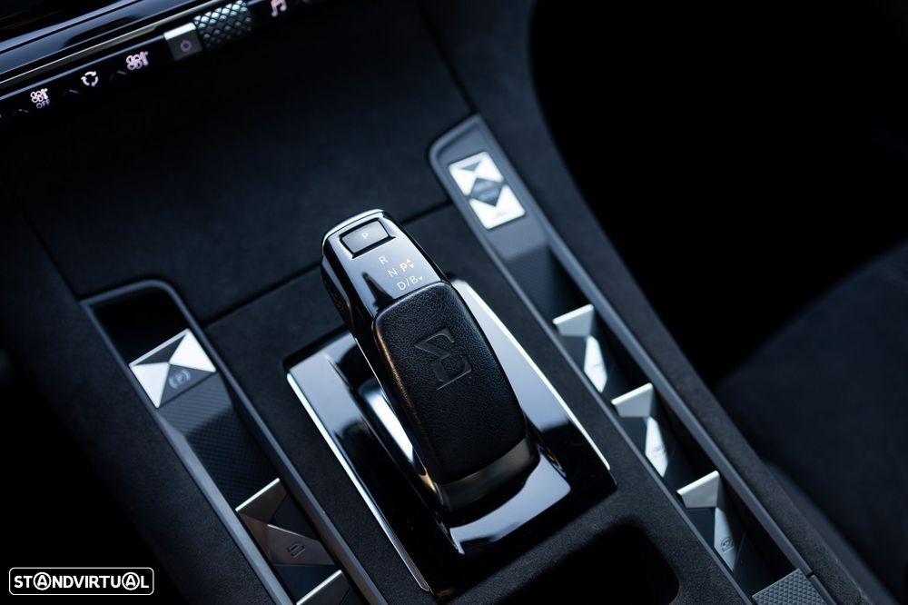 DS DS7 Crossback E-Tense Performance Line EAT8 - 10