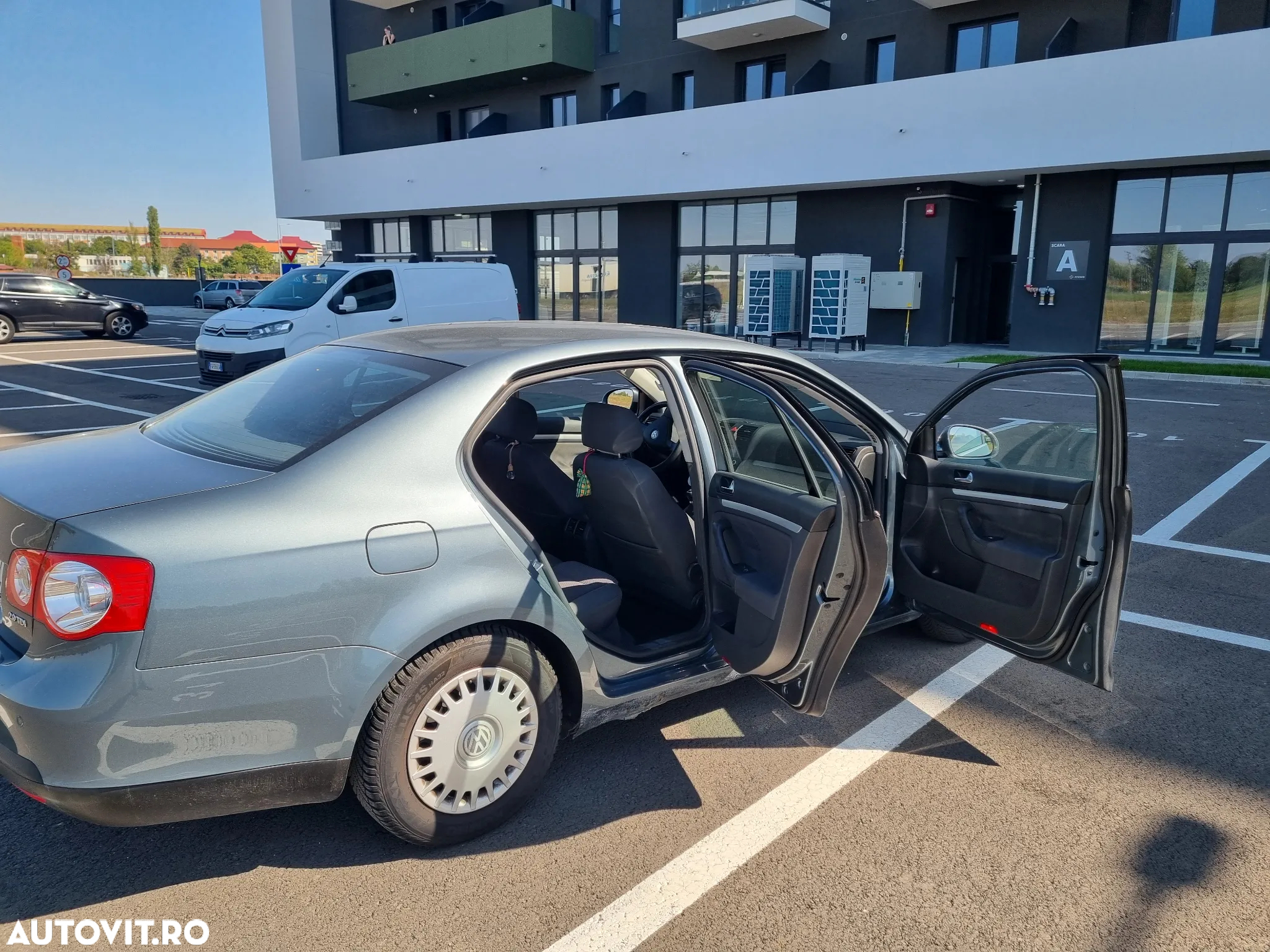 Volkswagen Jetta 2.0 TDI Comfortline - 7