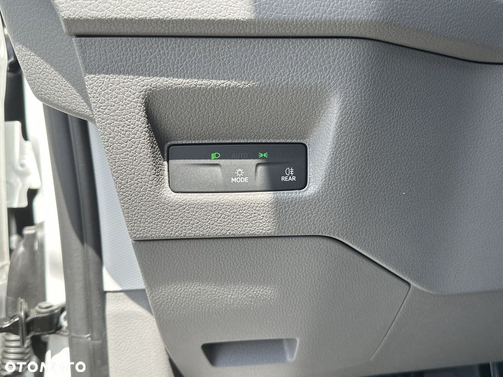 Volkswagen Crafter 35 furgon 177km Automat 3640 - 21