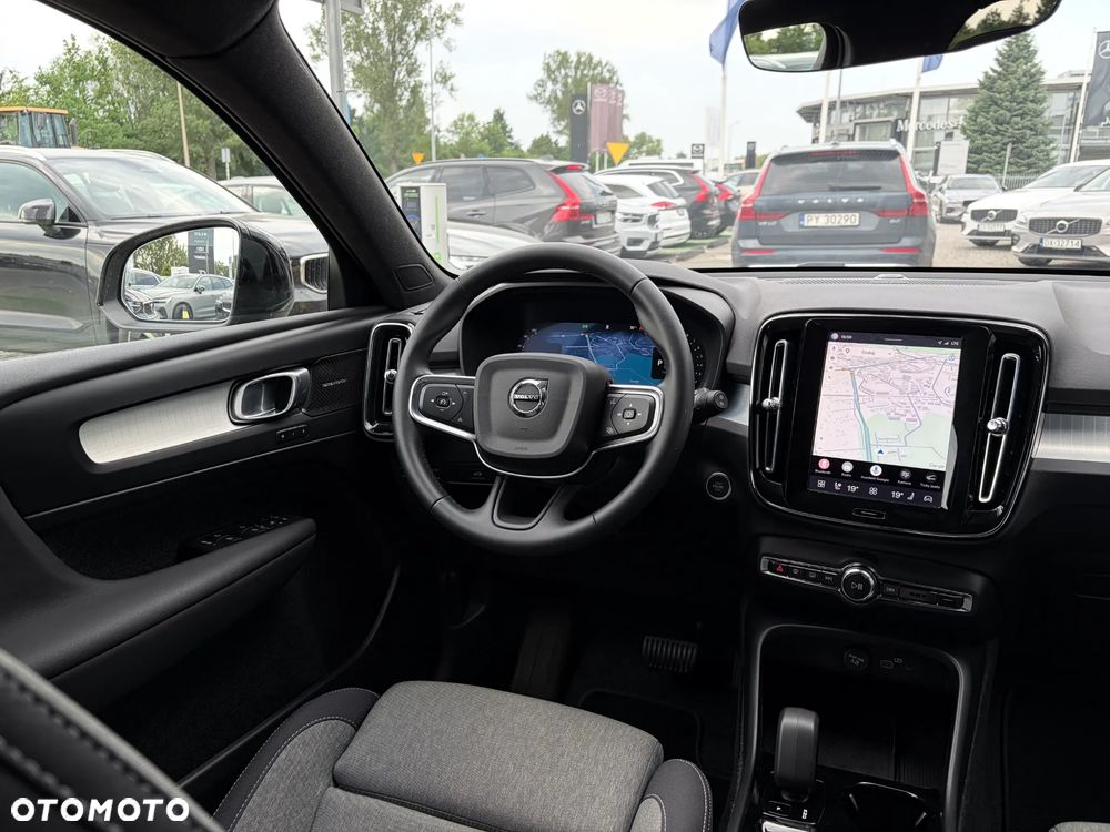 Volvo XC 40 B3 Plus Dark - 20