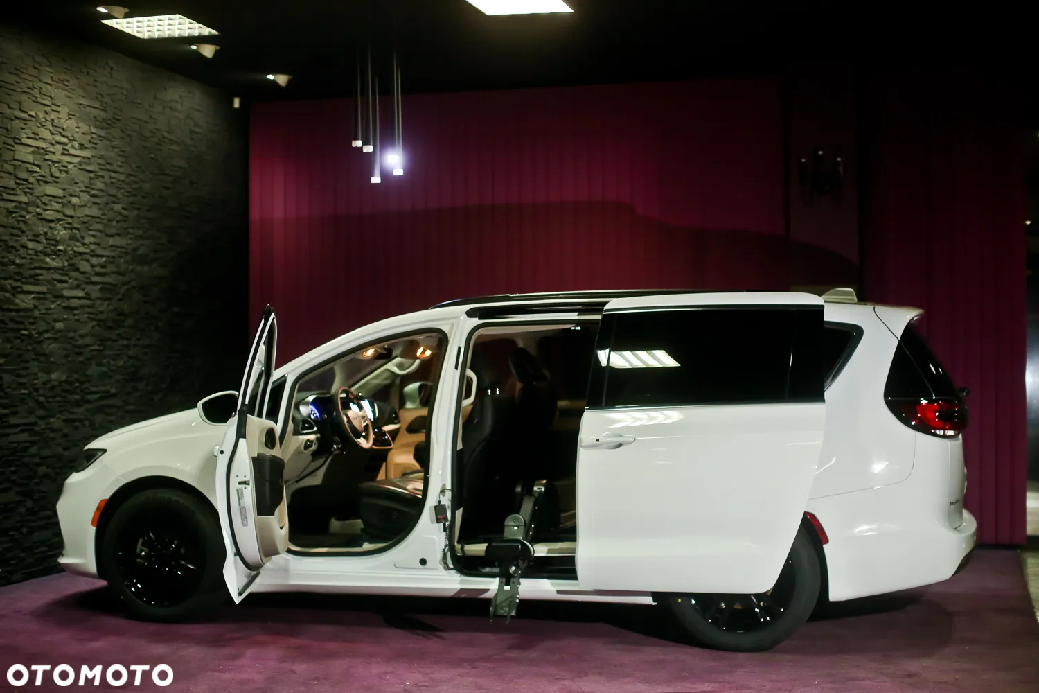 Chrysler Pacifica - 2