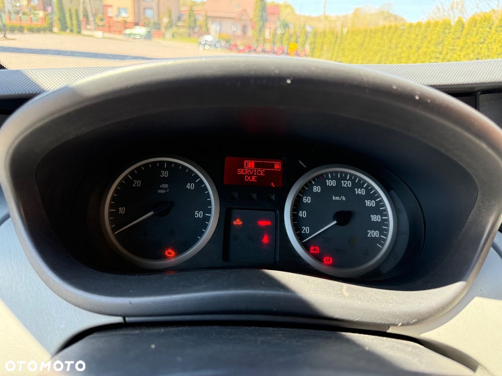 Opel Vivaro L2H1 2.9t - 21