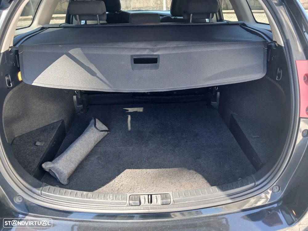 Toyota Auris Touring Sports 1.4 D-4D Com+P.Sport — fotografia 11
