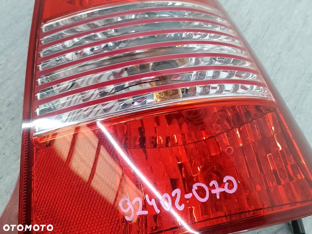 LAMPA TYLNA PRAWA KIA PICANTO I 92402-070 HATCHBACK - 2