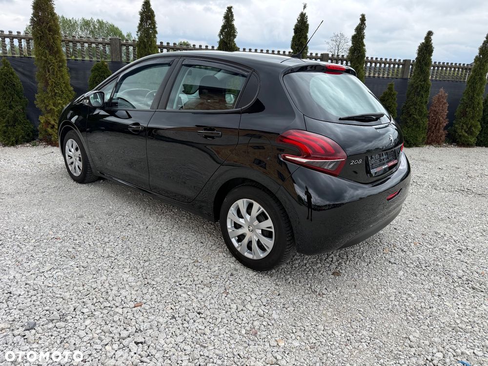 Peugeot 208 - 8