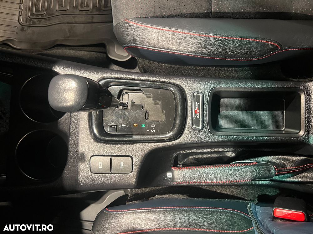 Toyota Hilux 2.8D 204CP 4x4 Double Cab AT GR Sport II - 22