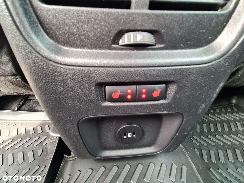 Ford Kuga 1.5 EcoBoost ST-LINE - 33