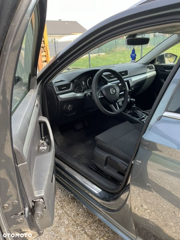 Skoda Superb Combi 1.6 TDI DSG Active - 9