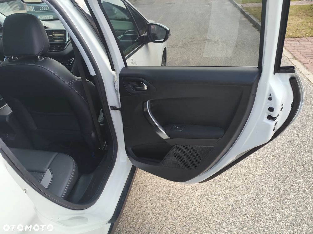 Peugeot 2008 PureTech 82 Allure - 17