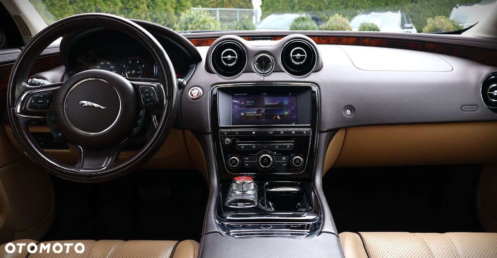 Jaguar XJ - 21