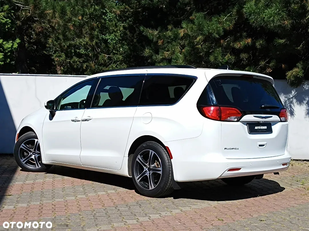 Chrysler Pacifica - 3
