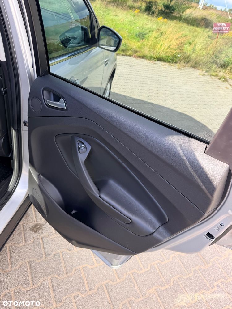 Ford Escape 2.0 EcoBoost AWD Titanium - 24