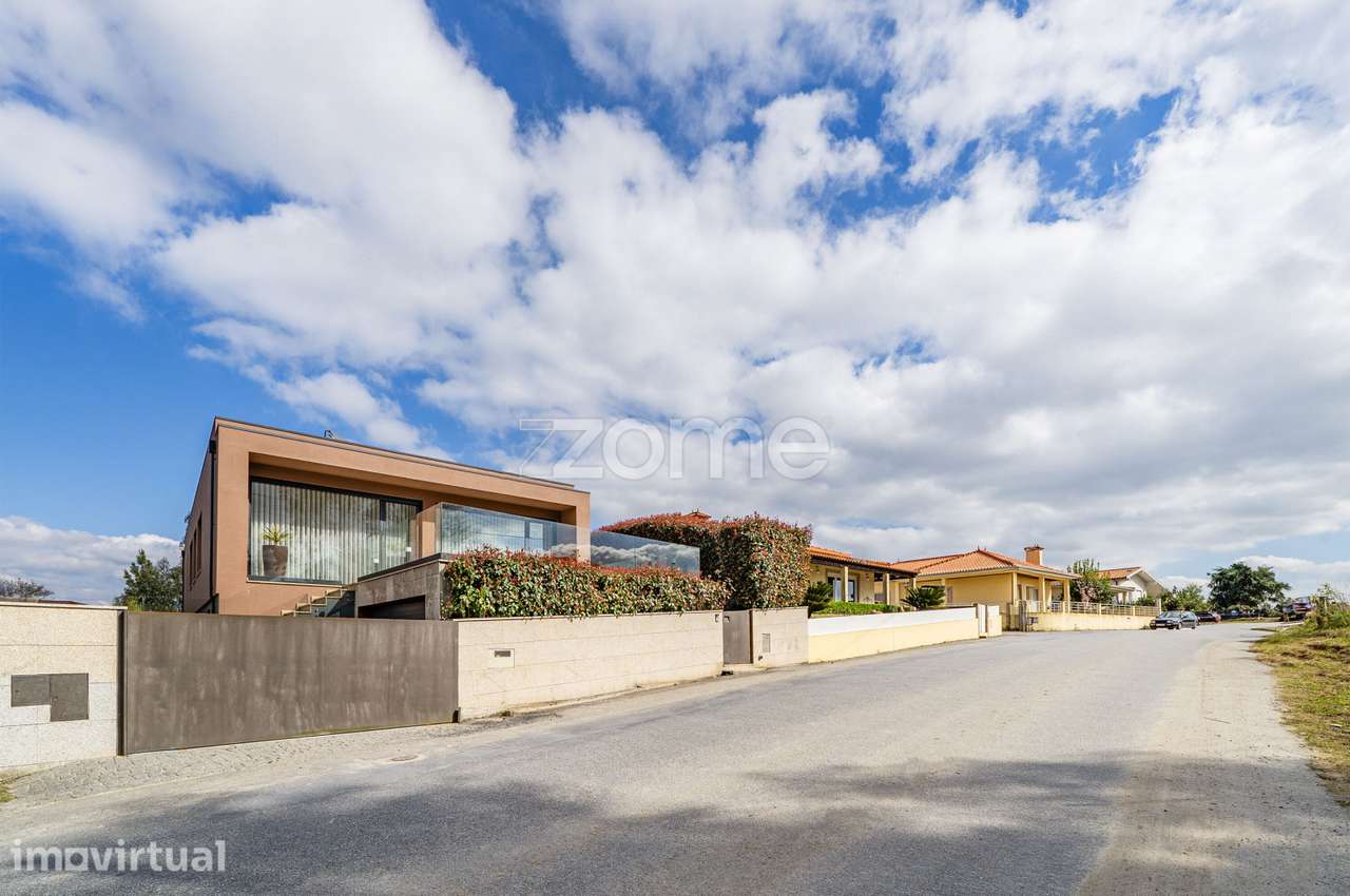 Moradia Individual T3 + Escritório, c/ 482,91m2 a 12 minutos de Bra... - Grande imagem: 2/60
