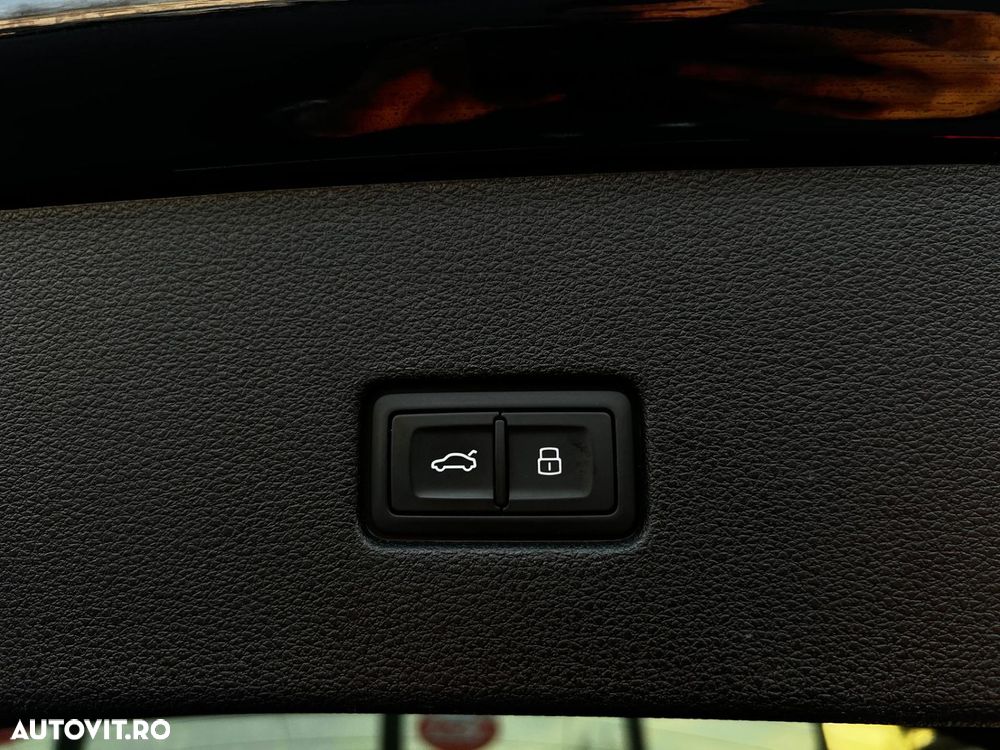 Audi Q8 55 TFSIe quattro tiptronic - 29