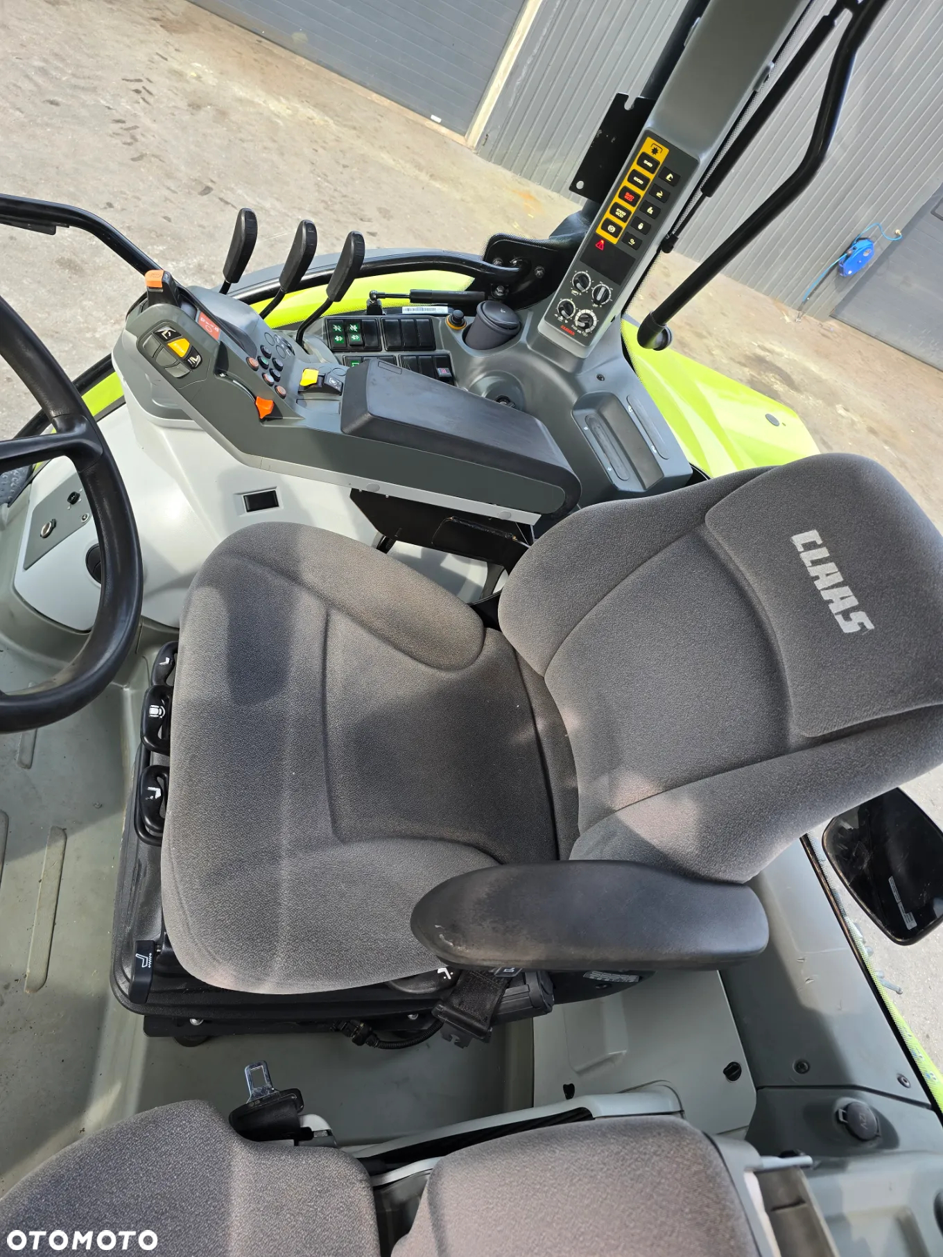 Claas Arion 430 - 16