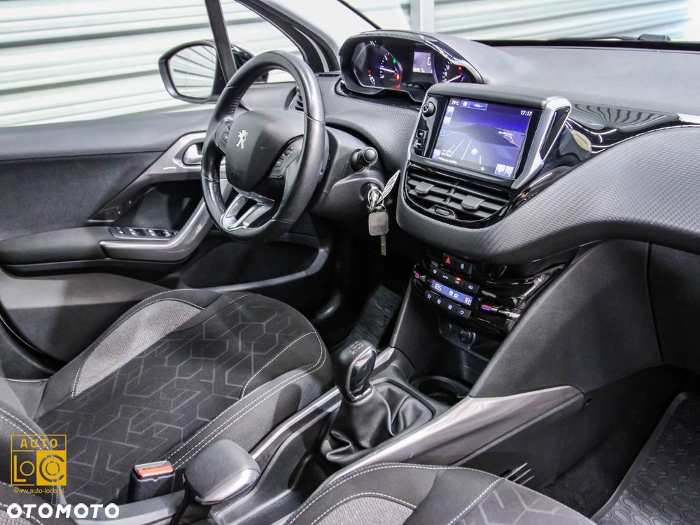 Peugeot 2008 1.2 Pure Tech Allure S&S - 15