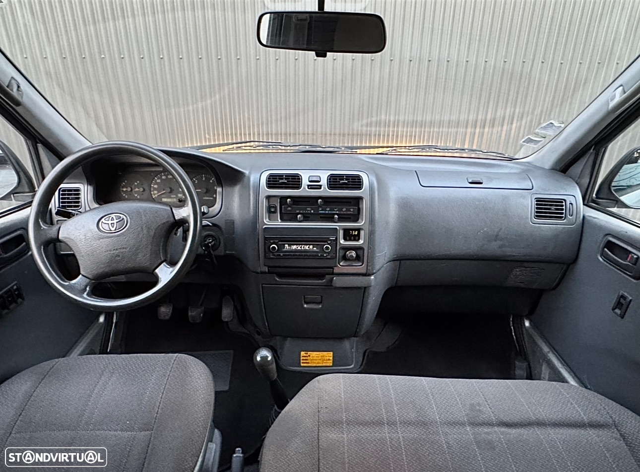 Toyota Hiace - 16