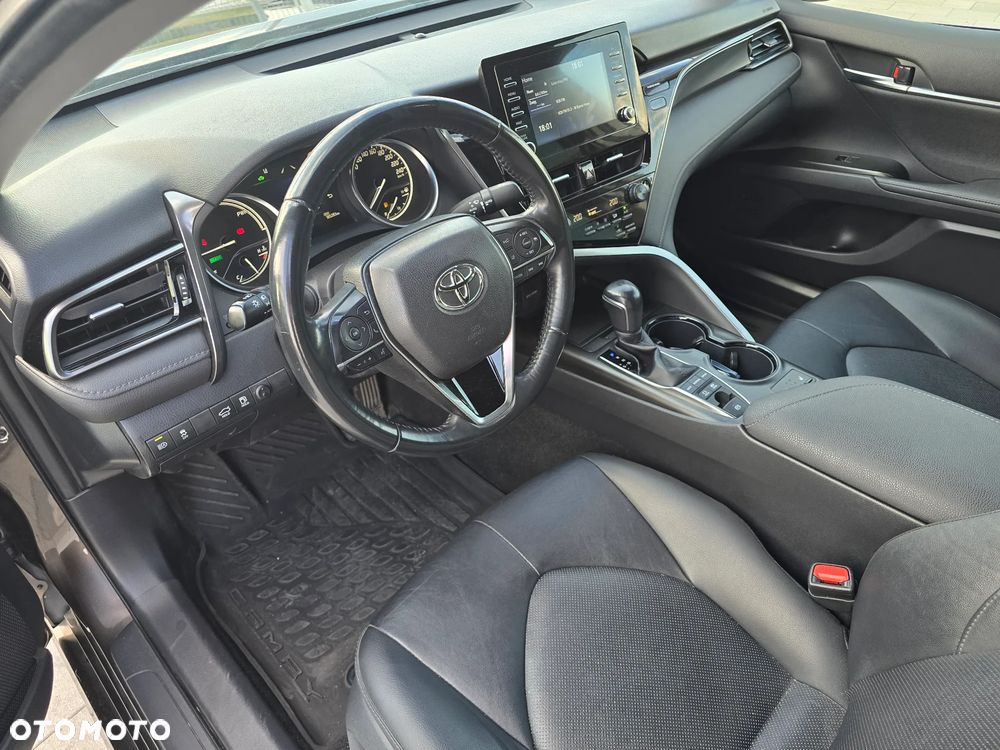Toyota Camry 2.5 Hybrid Executive CVT - 28