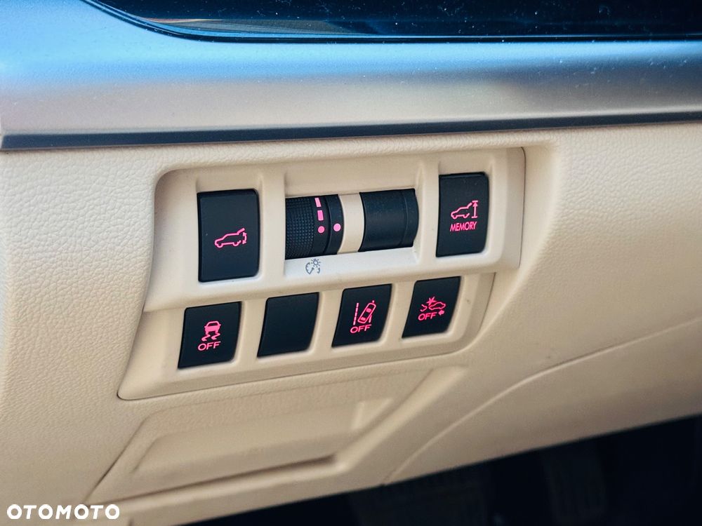 Subaru Outback 2.0D Exclusive Lineartronic - 34