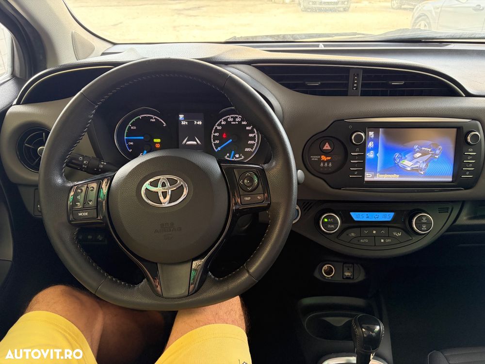 Toyota Yaris 1.5 VVT-i HSD Dynamic - 22