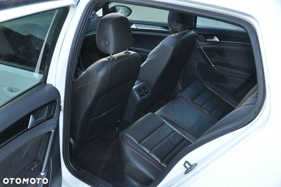 Volkswagen Golf - 11