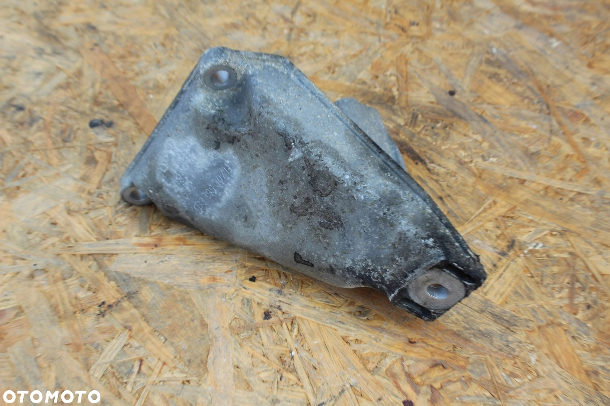 Łapa silnika mocowanie AUDI A6 C5 S6 RS6 4.2 V8 4B3199307D - 2