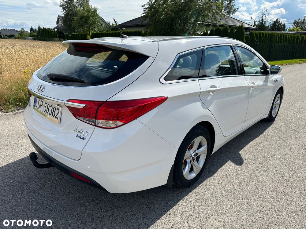 Hyundai i40 Kombi blue 1.6 Family - 10
