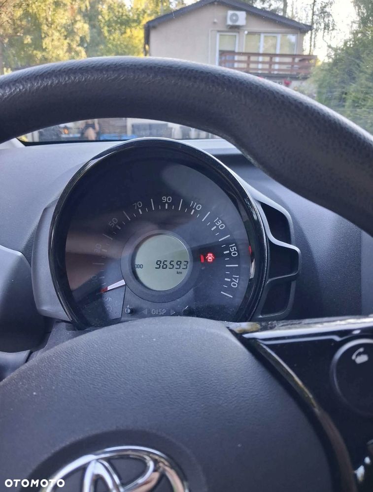 Toyota Aygo x-play - 6