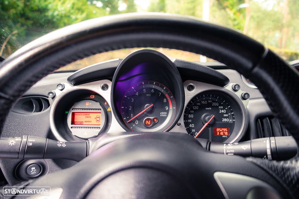 Nissan 370 Z Black Edition - 12