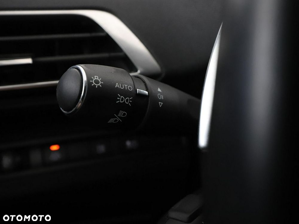 Peugeot 3008 1.6 PureTech Hybrid PHEV Allure Pack S&S EAT8 - 37