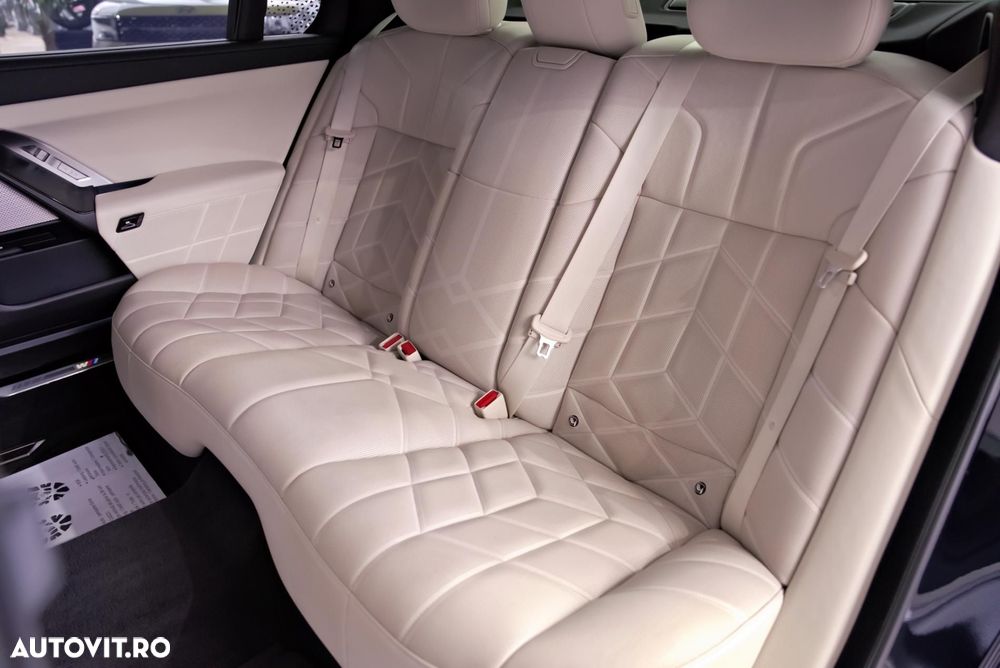 BMW Seria 7 750e xDrive - 25
