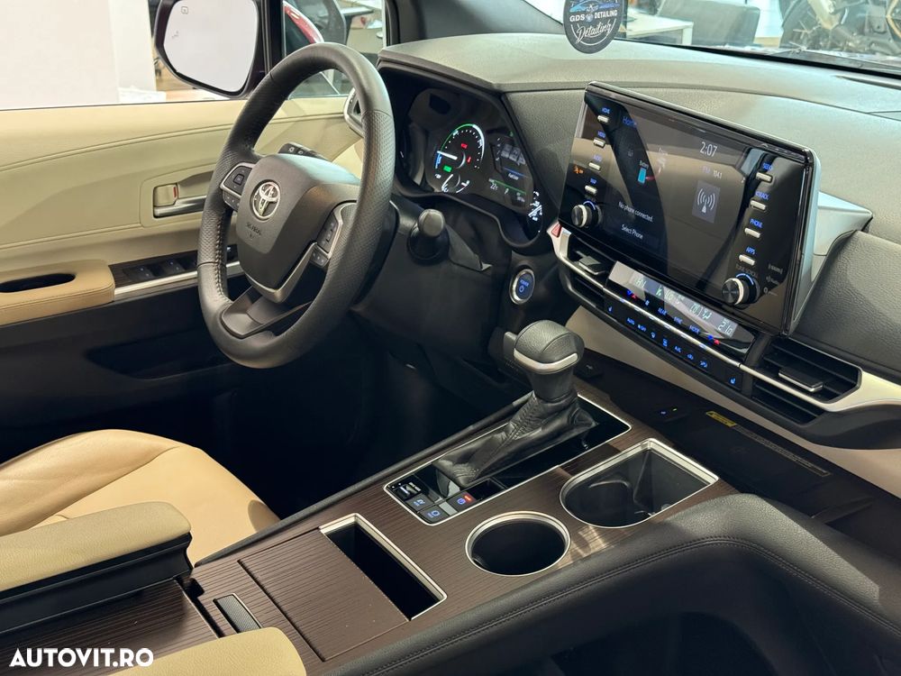 Toyota Sienna - 16