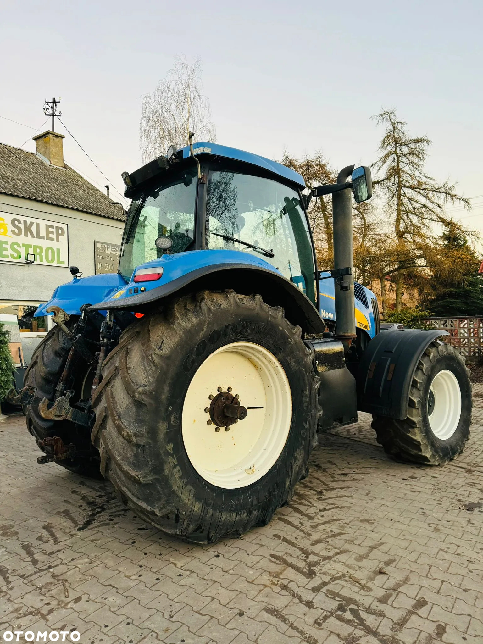 New Holland T8040 - 8